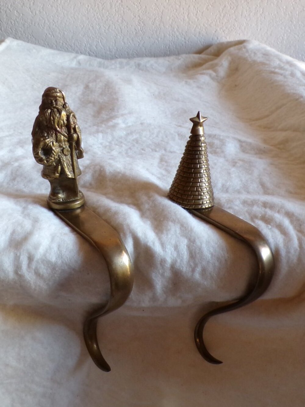 2 VINTAGE SOLID BRASS Stocking Holder Hangers CHRISTMAS TREE + SANTA